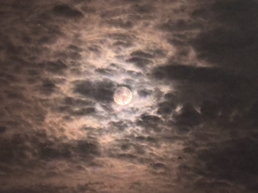 月